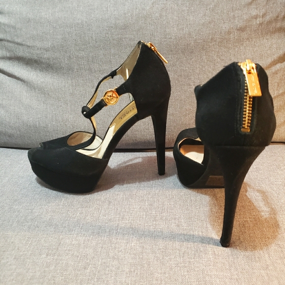 Michael Kors pump